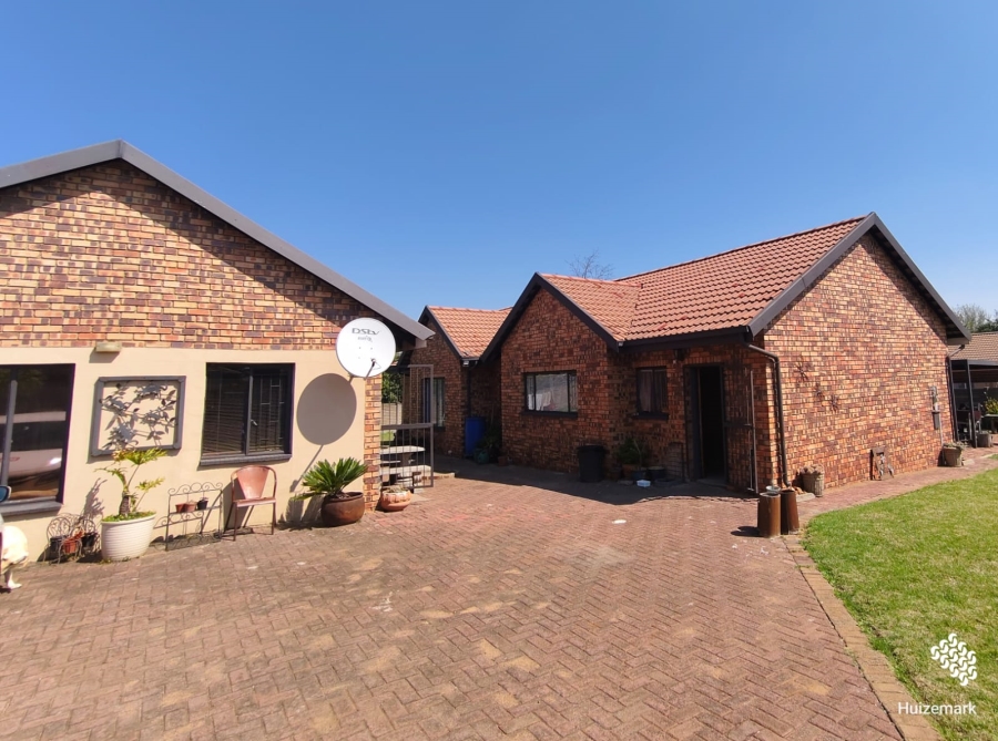 4 Bedroom Property for Sale in Roodia Free State